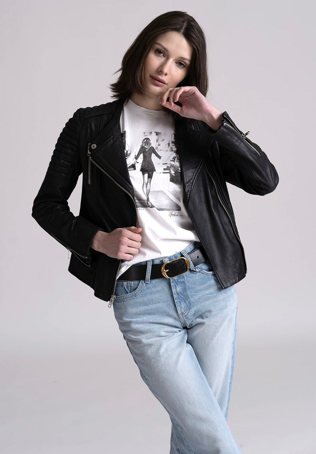 CAUGHT IN THE MIDDLE MUSHIE TEE