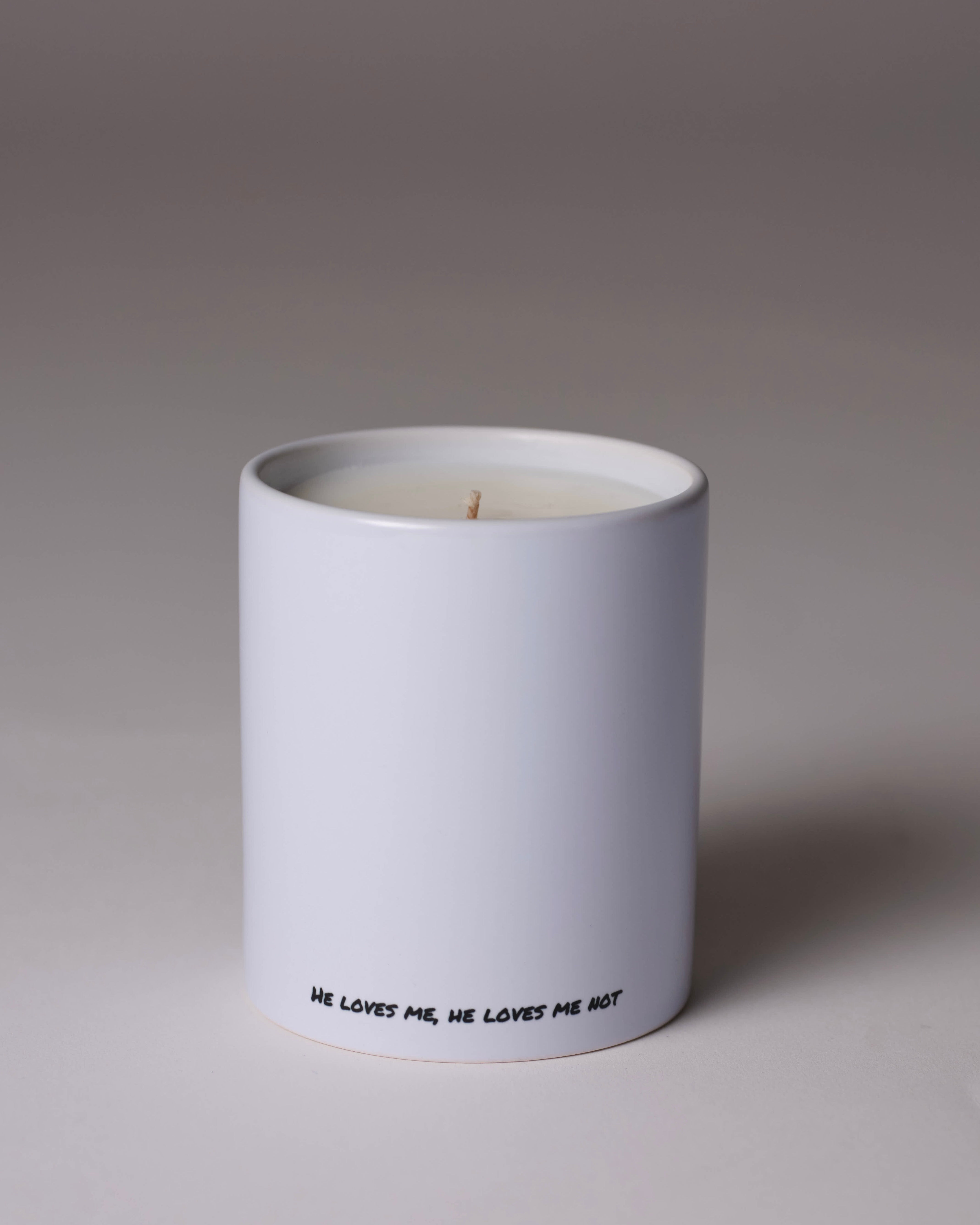 HE LOVES ME, HE LOVES ME NOT/SANTAL SCENTED CANDLE
