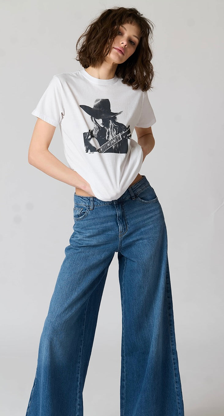 STAY TUNED MUSHIE TEE