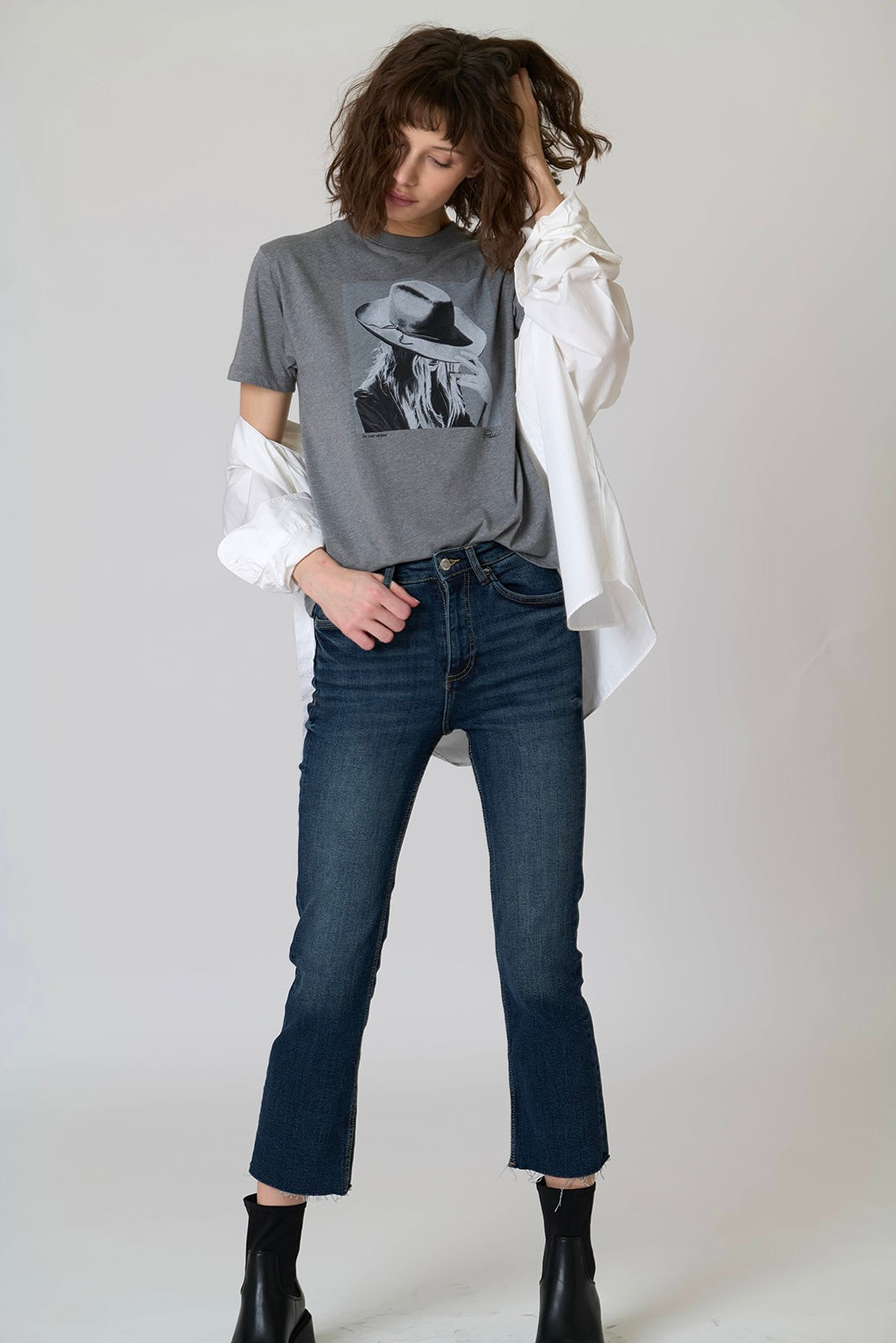 ON THE VERGE MUSHIE TEE